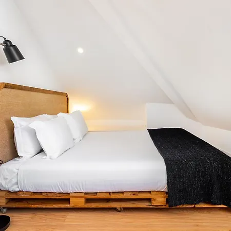 Whome The Bica Hideout Historic And Apartment Lisbon